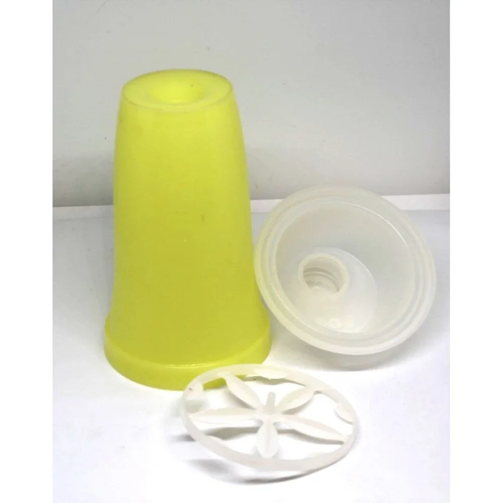 Vintage Tupperware Shaker Gravy mixer Quickshake blender #844 Yellow 16 oz